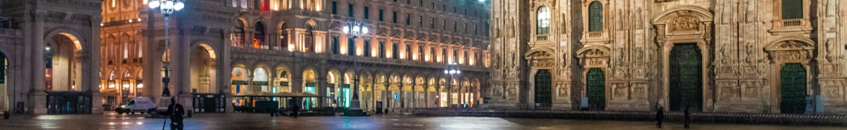Piazza del Duomo in Milano at night, with the cathedral in the background.
